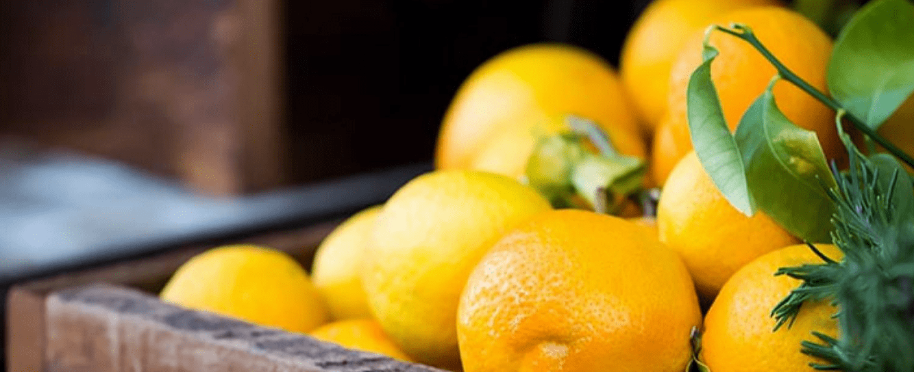 Box containing oranges